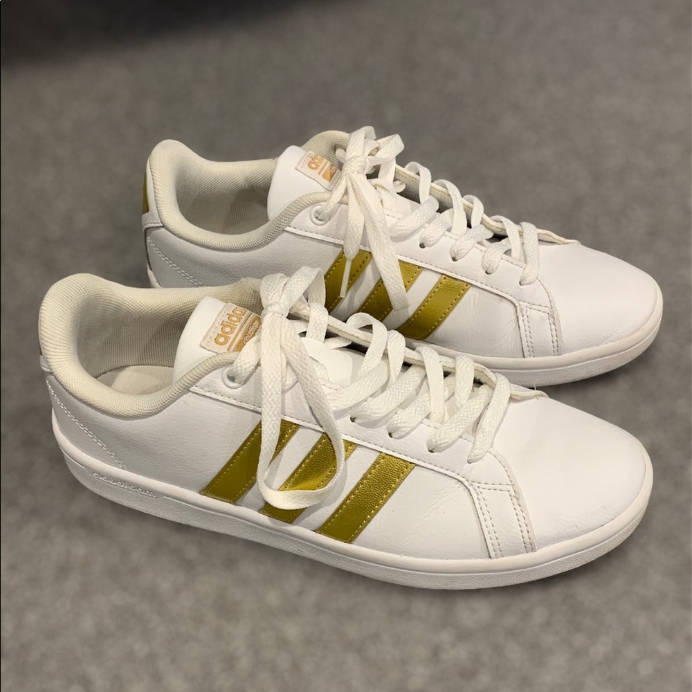 Adidas cloud foam size 8.5 white and gold stripe